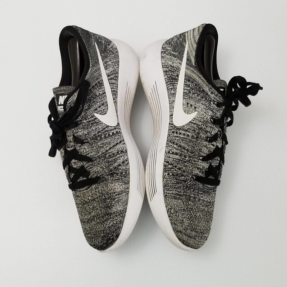 Nike - LunarEpic Low Flyknit Oreo Black Running Shoes - Women's 8 - 843765-001 - Picture 4 of 12